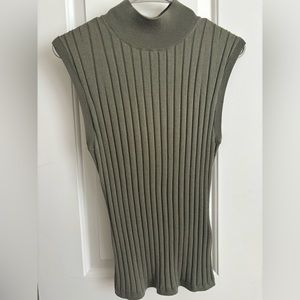 NWOT- NEZHA MERINO SWEATER SHELL - Size M